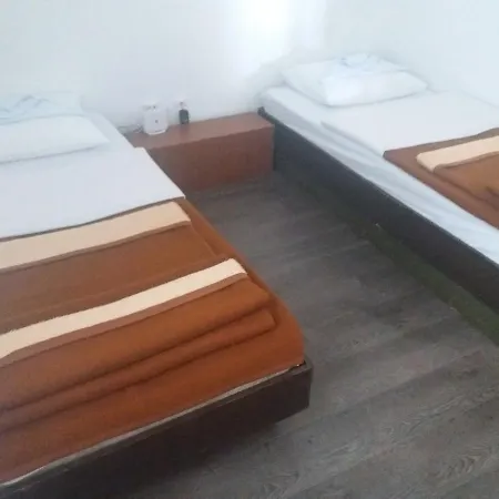 Bungalovi U Omladinskom Kampu