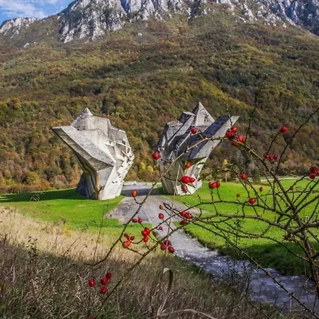 Bungalovi U Omladinskom Kampu * Tjentište